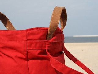 6 rzeczy, które zawsze powinnaś mieć w torbie plażowej