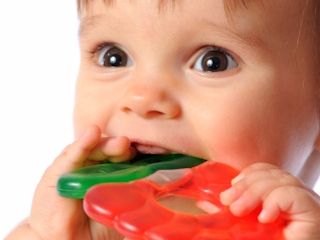Jedzenie podczas ząbkowania - jak sobie poradzić z maluchem.