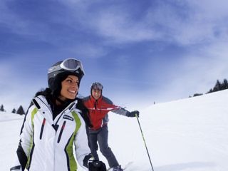 zimowe szaleństwo dla narciarzy w Dolomitach.