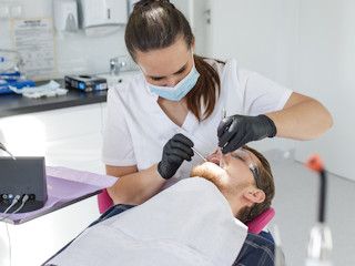 Zapytaj stomatologa - Parodontoza - choroba starszych osób? NIE!