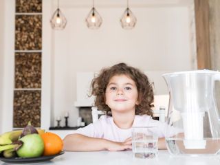 Dzbanek filtrujący – sposób na poprawę jakości wody w domu