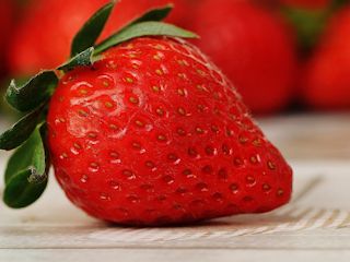 Najpopularniejszy owoc sezonu – truskawki.
