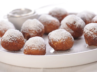 Mini pączki z otrębami i konfiturą śliwkową