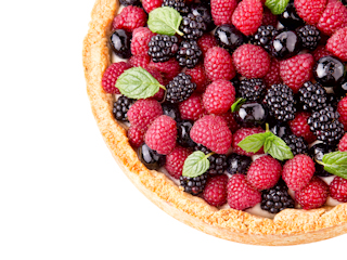 Tarta z kremem i owocami